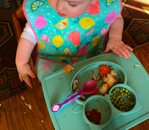 A képen egy 11 hónapos baba.